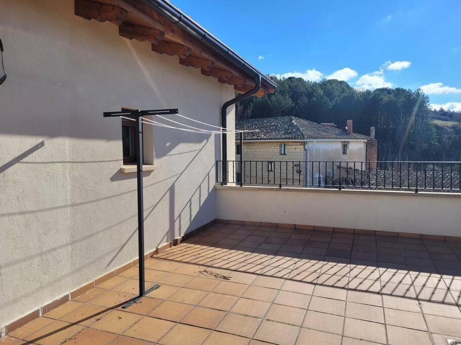 Casa Julio, Bonita Casa Comoda Y Espaciosa, Totalmente Reformada Con Terraza Y Jardin Privado Riezu Exterior foto