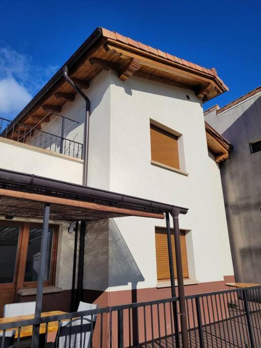 Casa Julio, Bonita Casa Comoda Y Espaciosa, Totalmente Reformada Con Terraza Y Jardin Privado Riezu Exterior foto